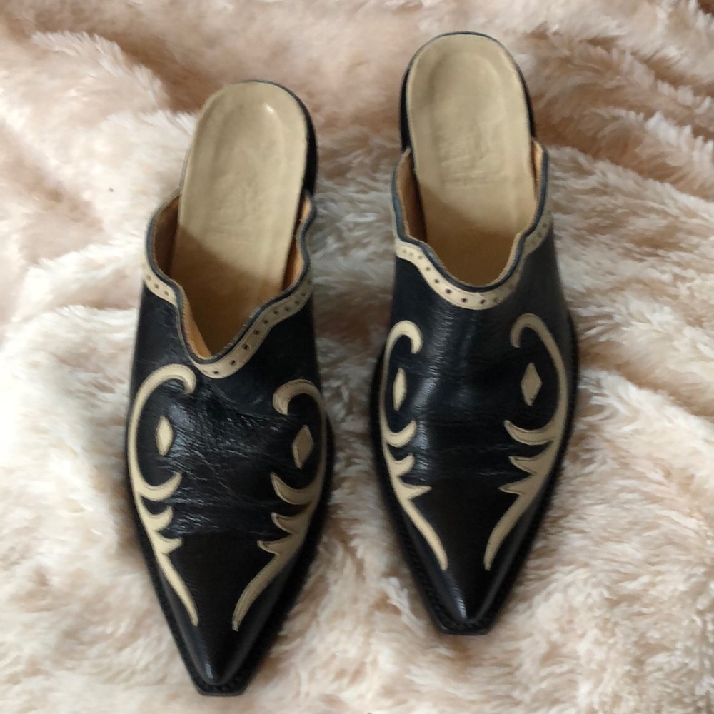 Old Gringo Leather Mules 7 1/2 Black and cream. Hard to find. Smoke free home